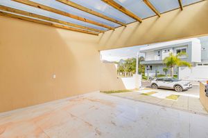 Image 38 - 900734