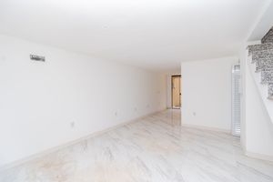 Image 3 - 900734