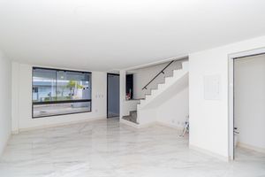 Image 3 - 900738