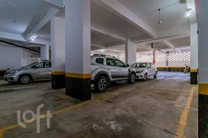 Image 17 - 900749