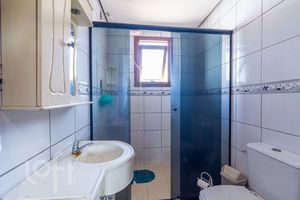 Image 19 - 900798