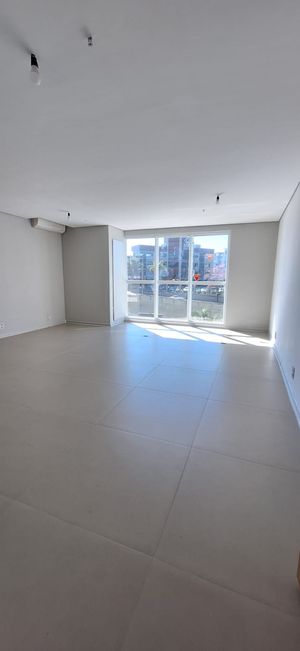 Image 3 - 900812
