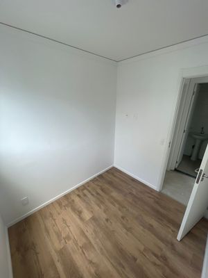 Image 19 - 900817