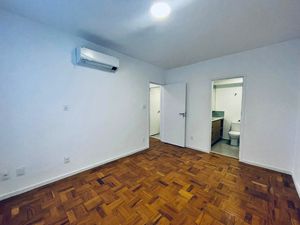 Image 8 - 900883