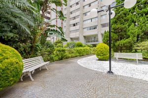 Image 21 - 901892