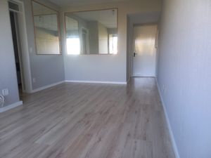 Image 3 - 902119