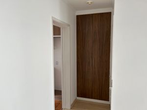 Image 21 - 902282