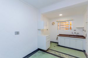 Image 17 - 902318
