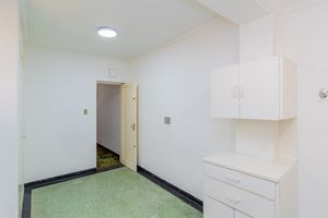 Image 15 - 902318