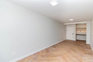 Image 3 - 902610