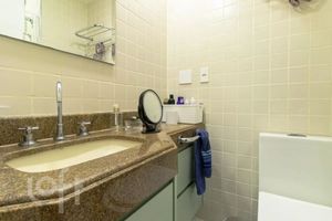 Image 9 - 904008