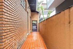Image 21 - 904370
