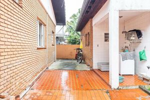 Image 24 - 904370