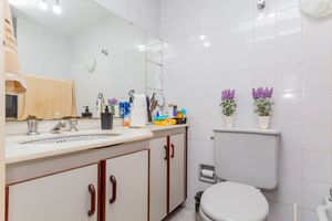 Image 22 - 904505