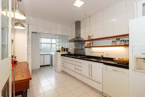 Image 10 - 904567