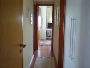 Image 32 - 9046
