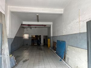 Image 11 - 904737