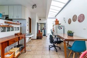 Image 21 - 904741