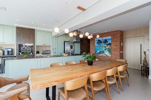 Image 11 - 905542