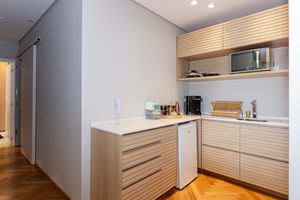 Image 31 - 905542