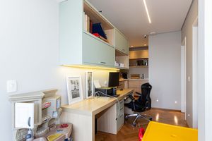 Image 33 - 905542