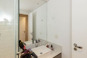 Image 45 - 905542
