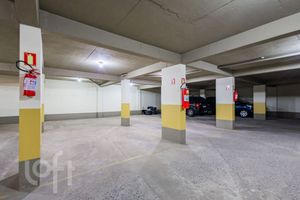 Image 33 - 906007