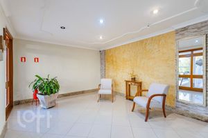 Image 32 - 906007