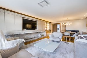 Image 4 - 907523