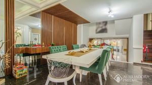 Image 1 - 909657