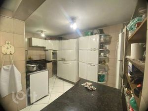 Image 6 - 910843