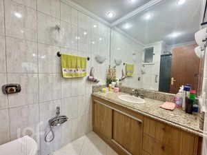 Image 19 - 911136