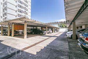 Image 32 - 911136