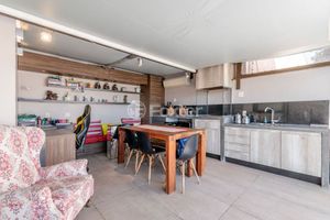 Image 8 - 914798