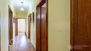 Image 8 - 914944