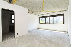 Image 6 - 914997