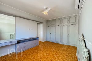 Image 18 - 914998