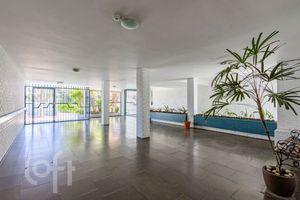 Image 30 - 914998