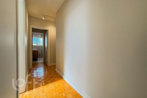 Image 17 - 914998