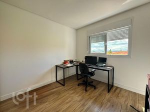 Image 34 - 915005