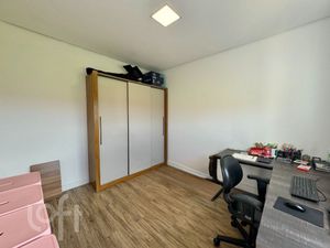 Image 31 - 915005