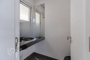 Image 35 - 915012