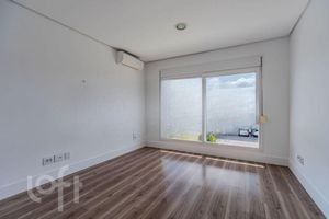 Image 37 - 915012
