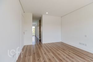 Image 38 - 915012