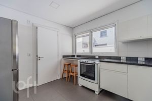 Image 26 - 915012