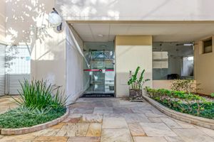 Image 16 - 915043