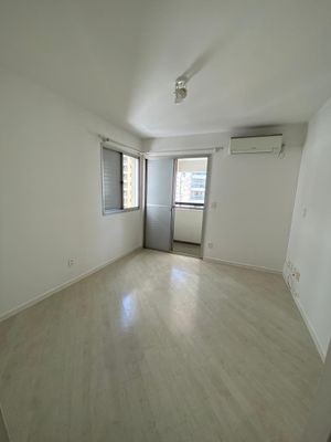 Image 7 - 915044