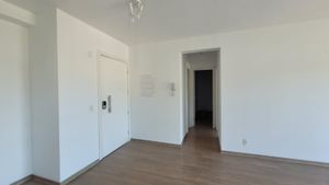 Image 1 - 915116