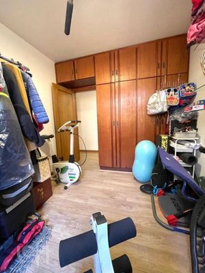 Image 21 - 915177