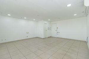Image 7 - 915179
